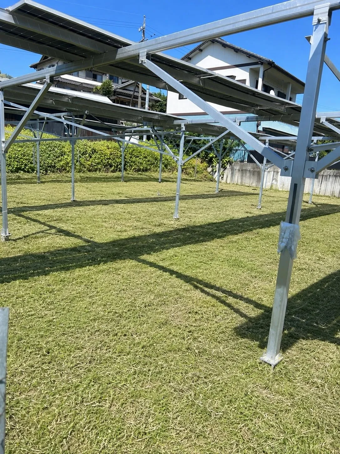 阿久比町で、太陽光パネル周辺の草刈りを行いました。