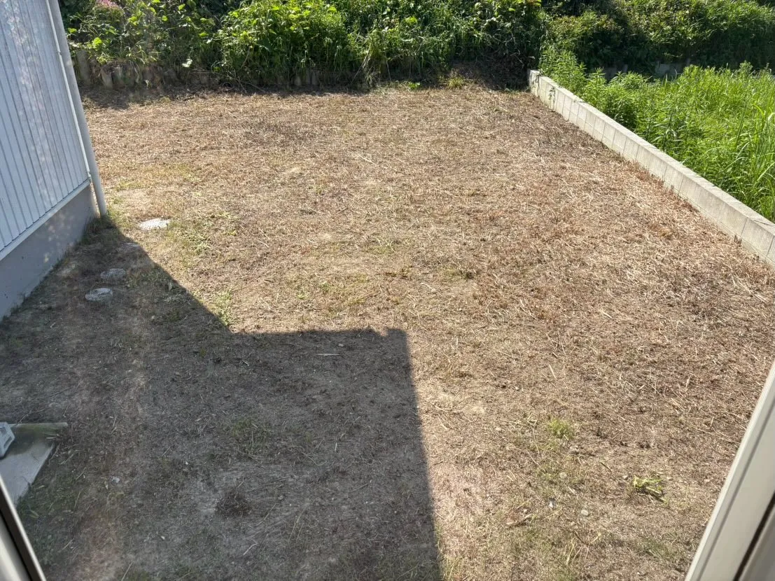 知多市にお住まいで小学校からの友人からお庭の雑草対策として防...
