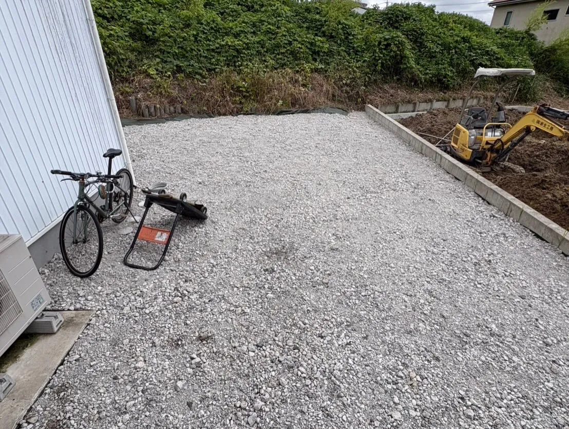 知多市にお住まいで小学校からの友人からお庭の雑草対策として防...