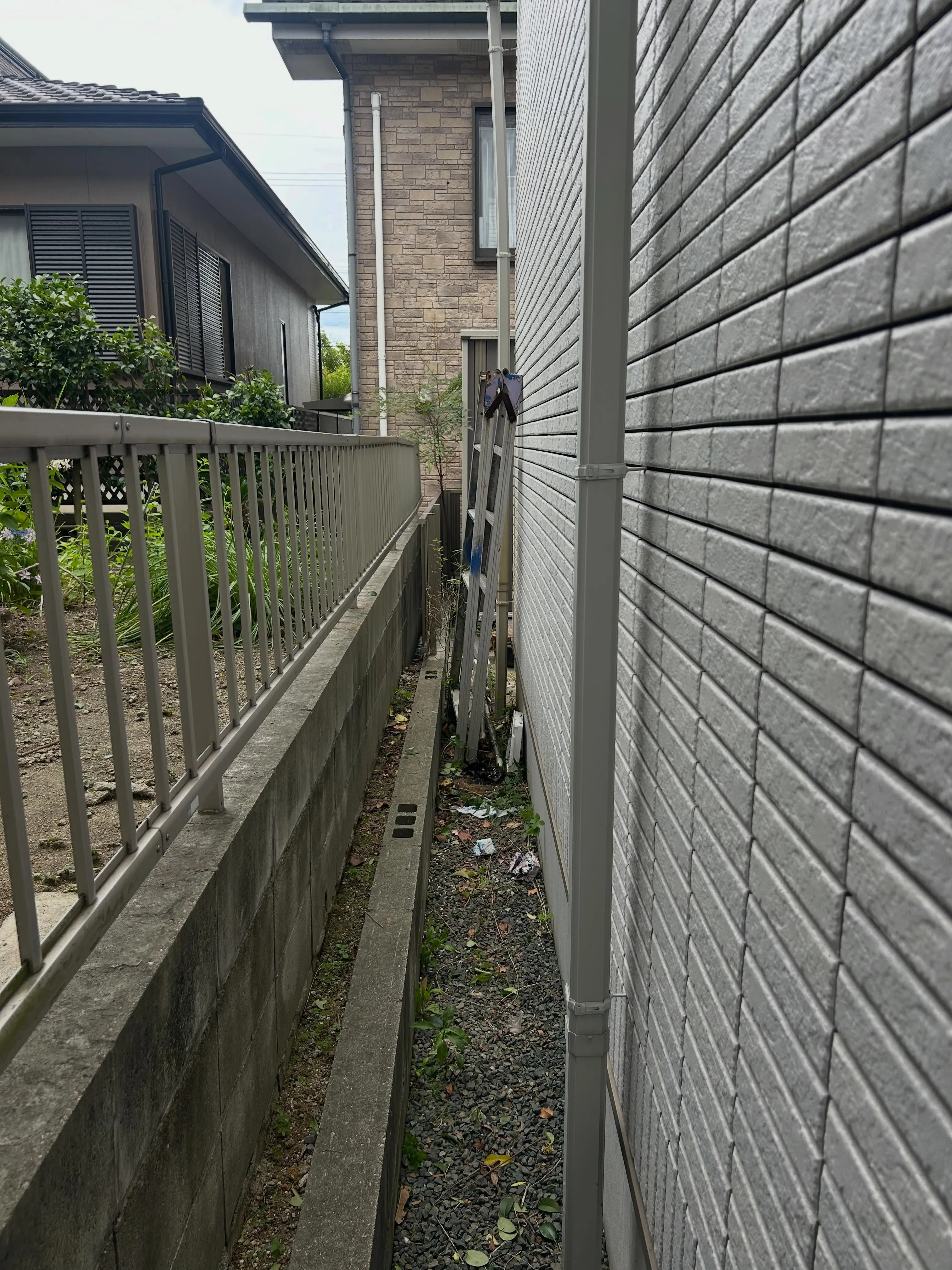 先日、知多市のお客様のお宅で、伐採と切り株の枯らす作業を行い...