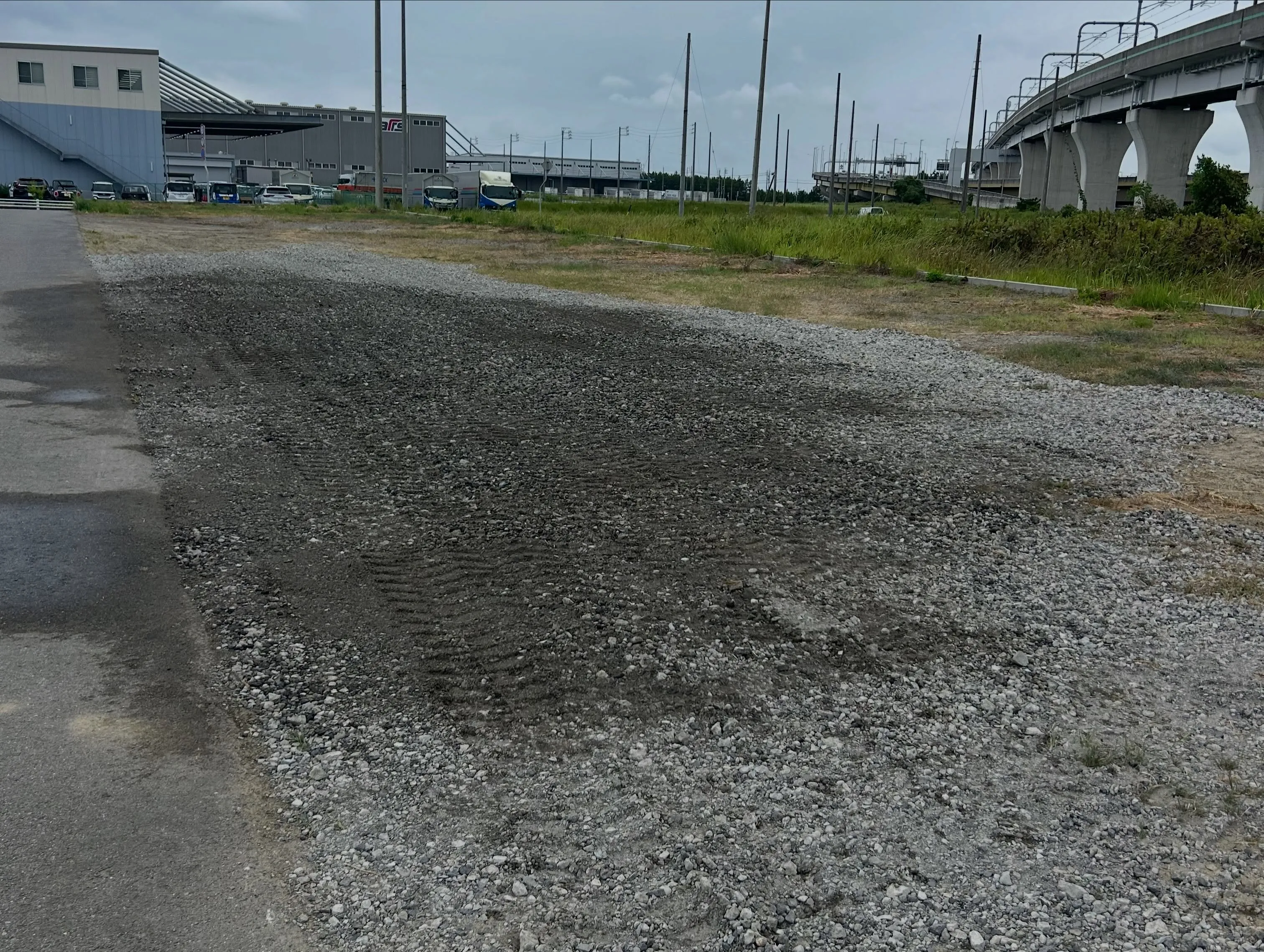 日産レンタカー常滑市の駐車場に砕石を敷きました!これにより、...