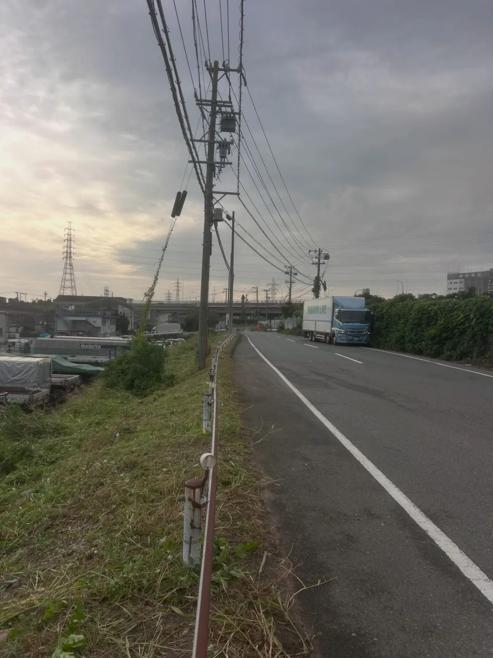 今日は東海市で、交通量の多い地域で作業を進めるにあたり、私た...