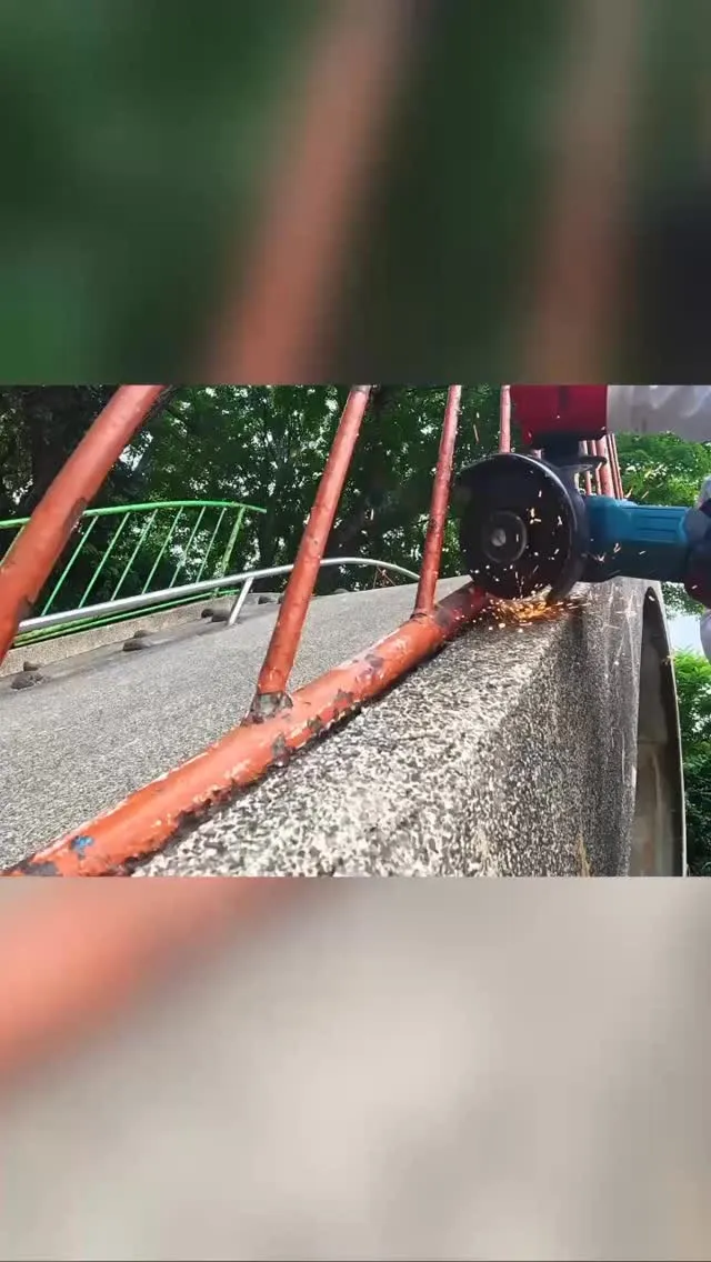 先日、愛知県にある公園遊具の撤去作業を行いました。